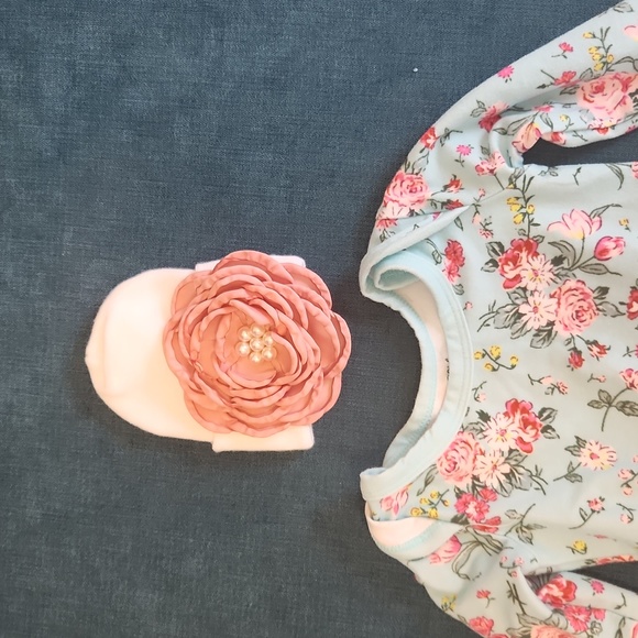 ILY BEAN NEW BORN WHITE FLOWER HAT - Picture 1 of 3